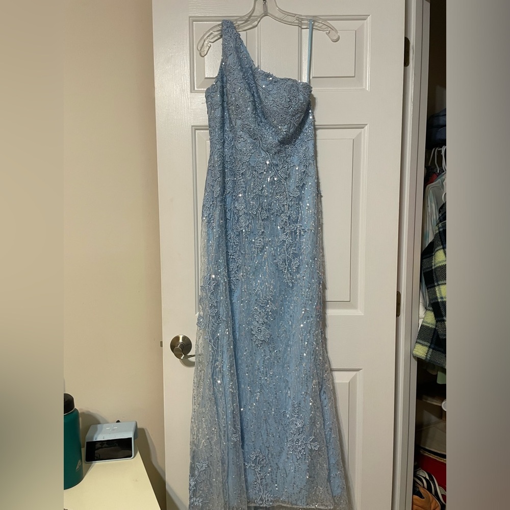 Sky blue Ashley Lauren Prom Dress!!!Size 10.
